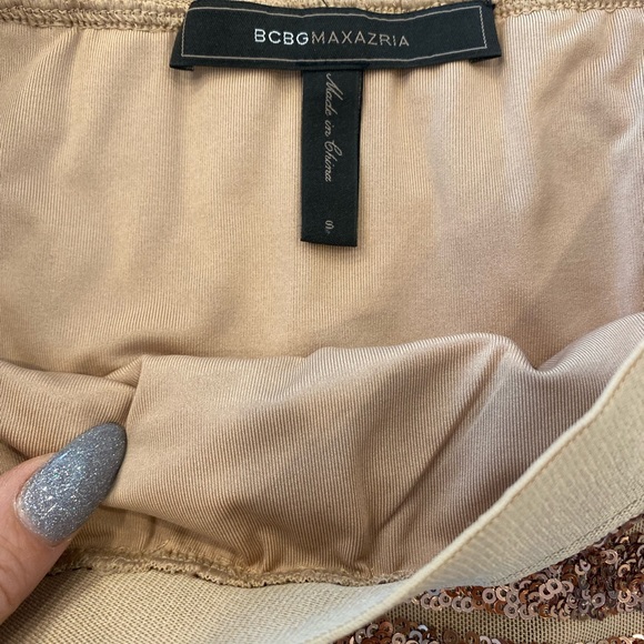 LIKE NEW BCBG Rose Gold Body Con Sequin Mini Skirt 🔥🔥🔥 - Picture 3 of 3